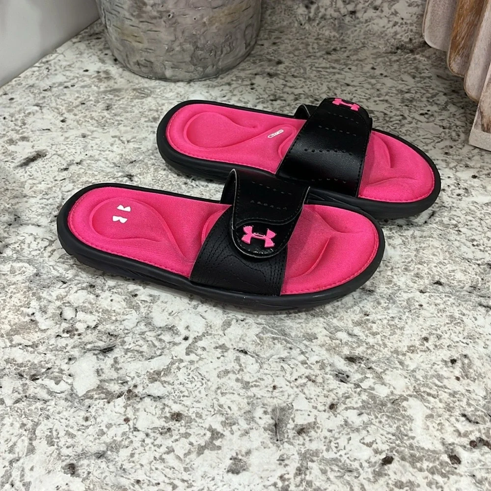 Under Armour Kids size 2  Black and Pink Slide Sandals Worn very little